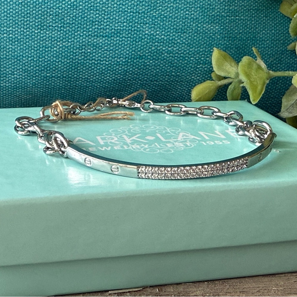 Elegant Silver Bracelet with Crystal Accents